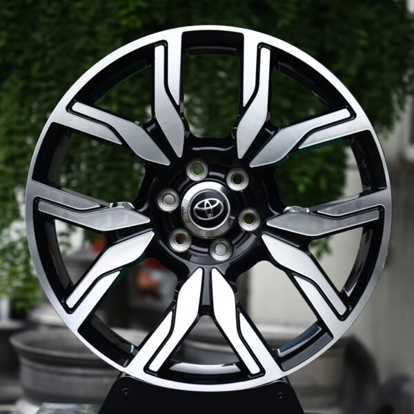 Toyota Tundra wheels – Gloss Black / Machined 5 Split-Spoke (Toyota OEM-Style), front view