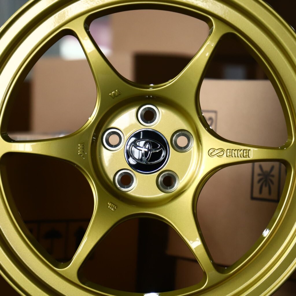 Toyota 86 wheels – Gold 6-Spoke (Toyota OEM-Style), lip and barrel detail