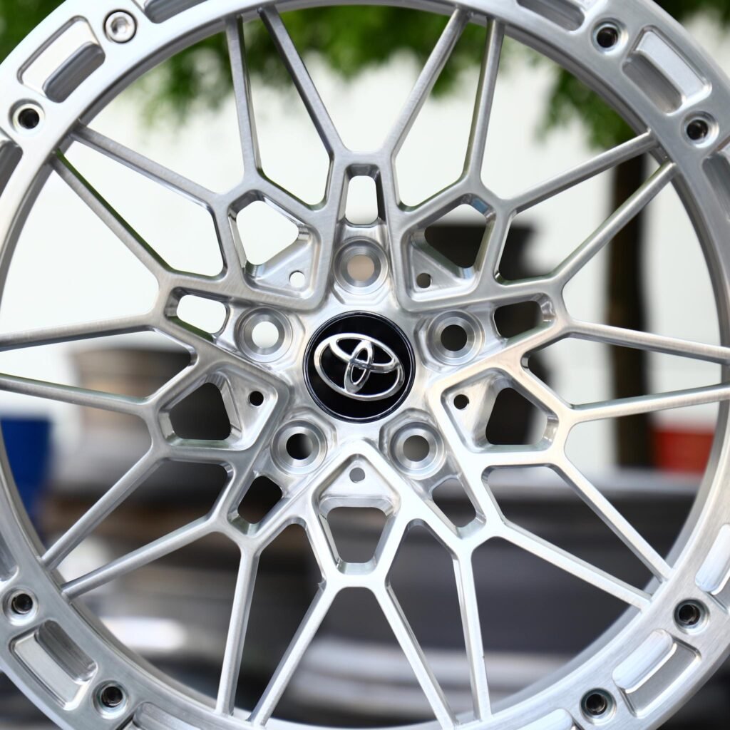 Toyota Camry wheels – Silver Milled Mesh Beadlock (Toyota OEM-Style), lip and barrel detail