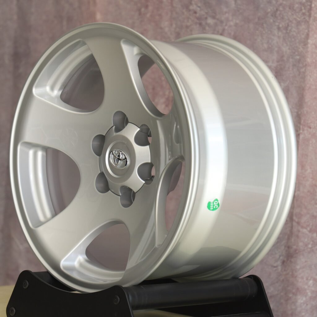 Chevrolet Silverado 1500 wheels – Bright Silver 5-Spoke, lip and barrel detail