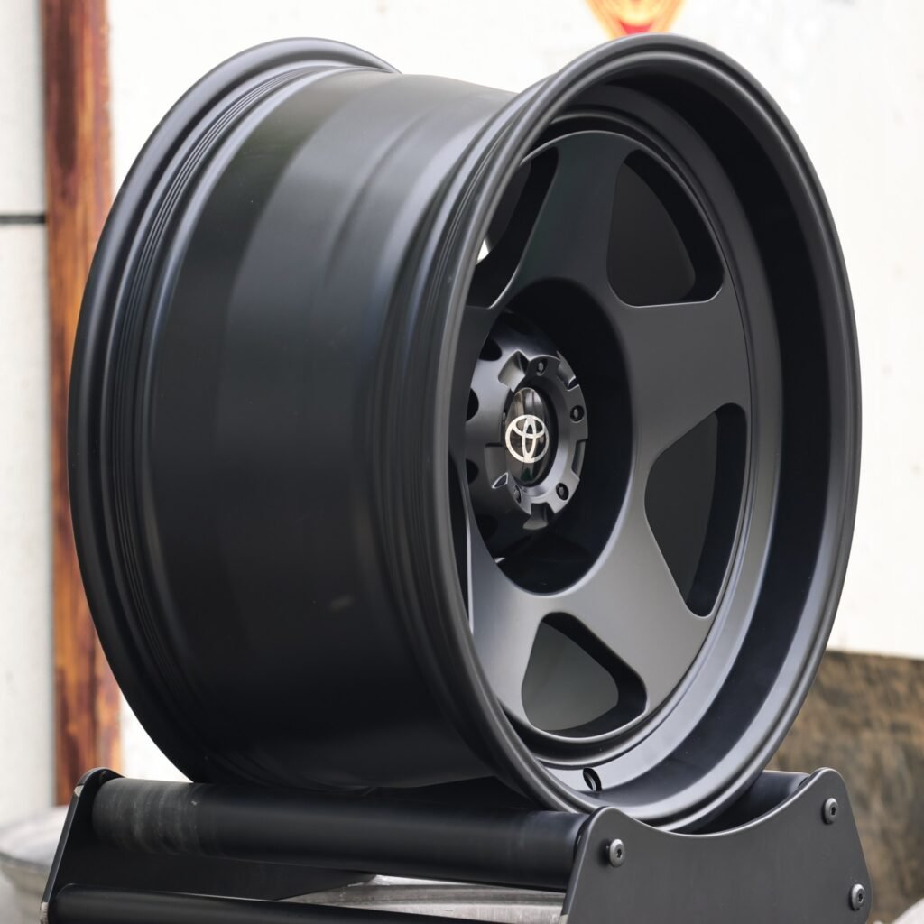 Chevrolet Silverado 1500 wheels – Custom Finish 5-Star Spoke Deep Lip, lip and barrel detail