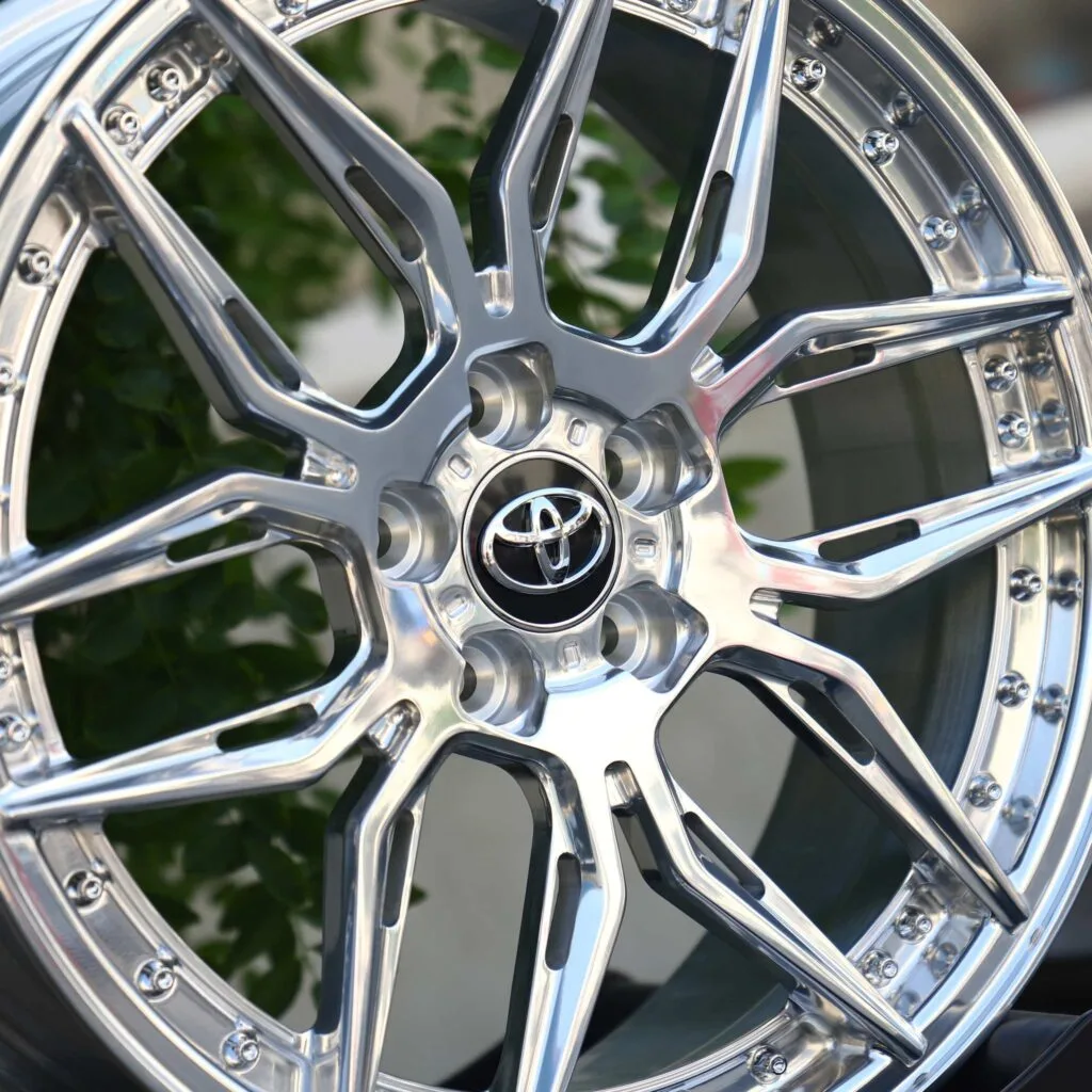 Chevrolet Silverado 1500 wheels – Custom Finish Faux 2-Piece Petal Riveted, lip and barrel detail