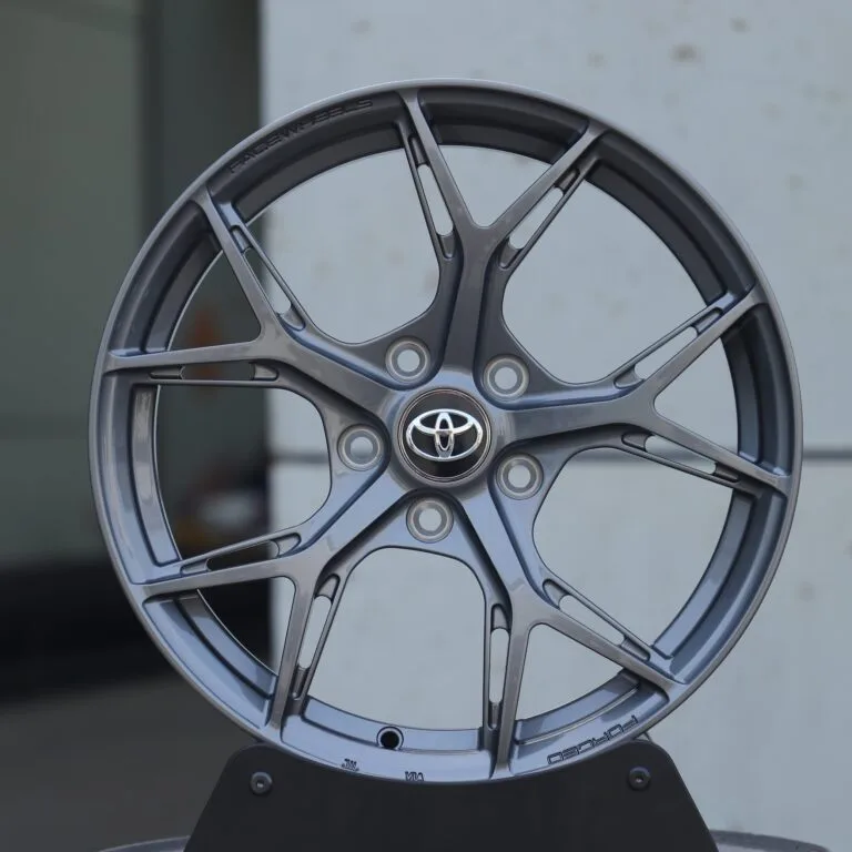 Toyota Crown wheels – Side-Milled Metallic Gray 5 Y-Spoke, front view