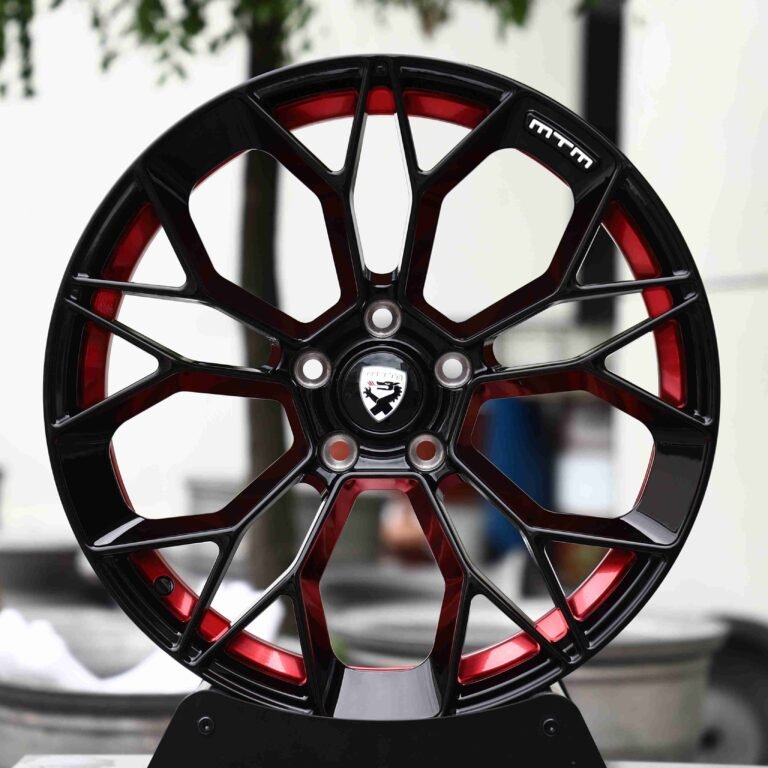 Кованые диски на Lamborghini Urus — Кованый диск — «лепестки», красный прозрачный