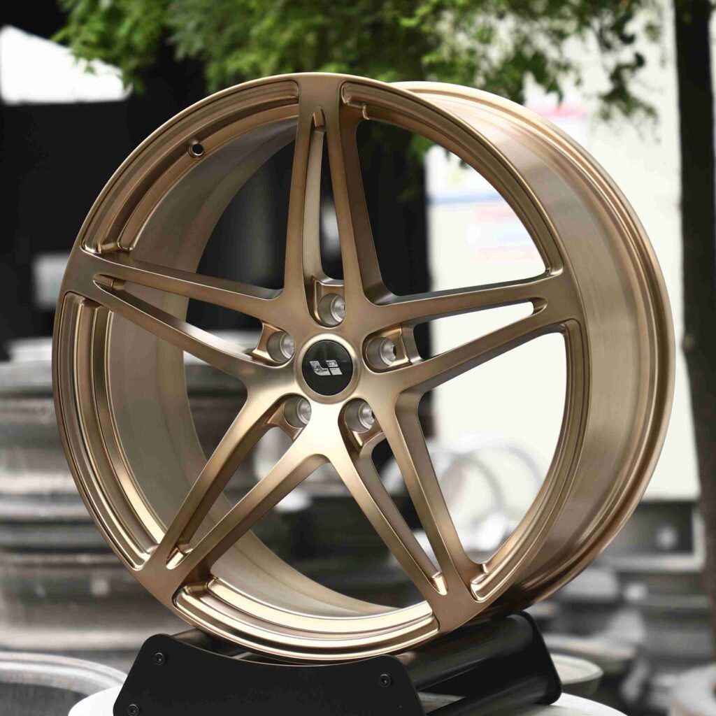 Li Auto L8 wheels – Transparent Gold, angled view
