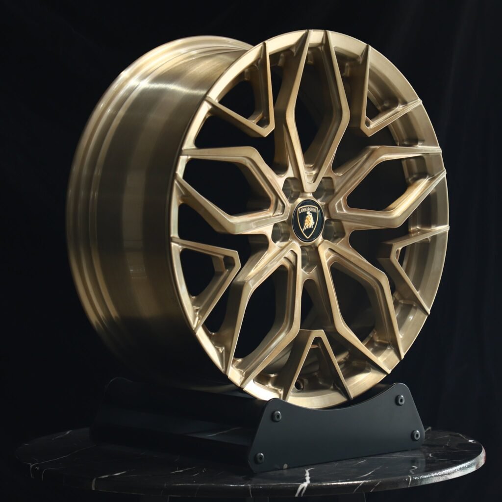 Lamborghini Urus wheels – Transparent Gold Petal, angled view