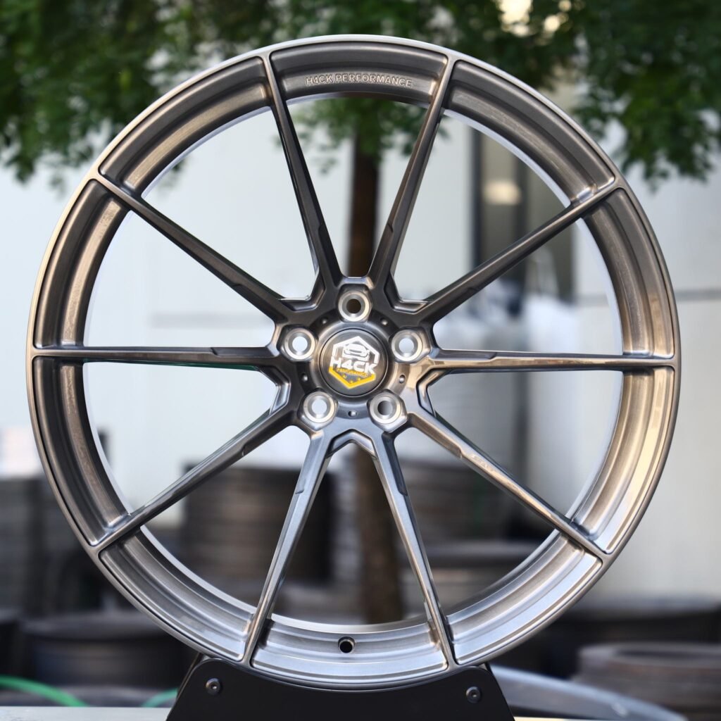 Porsche 911 wheels – Transparent Gray 10-Spoke, front view