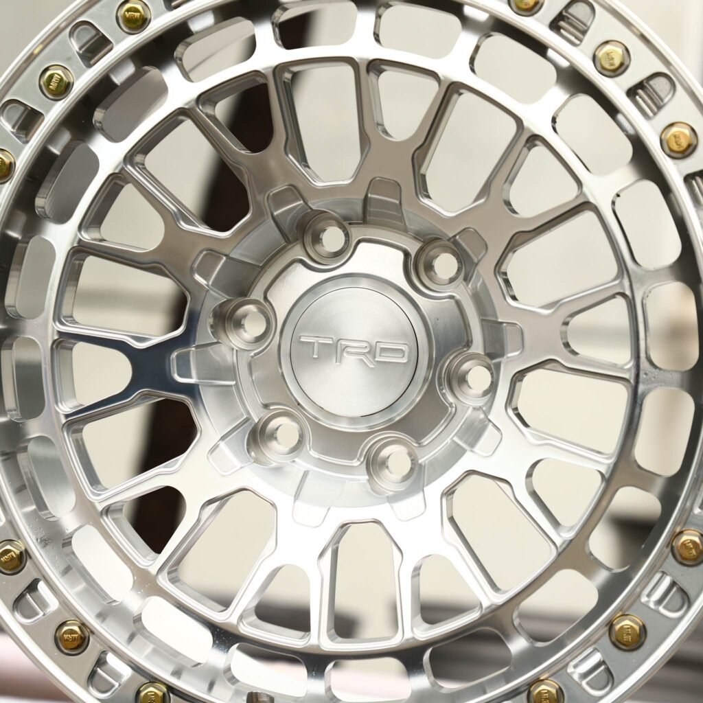 Chevrolet Silverado 1500 wheels – TRD Silver Exposed Bolt Detail Double Ring Lip, lip and barrel detail