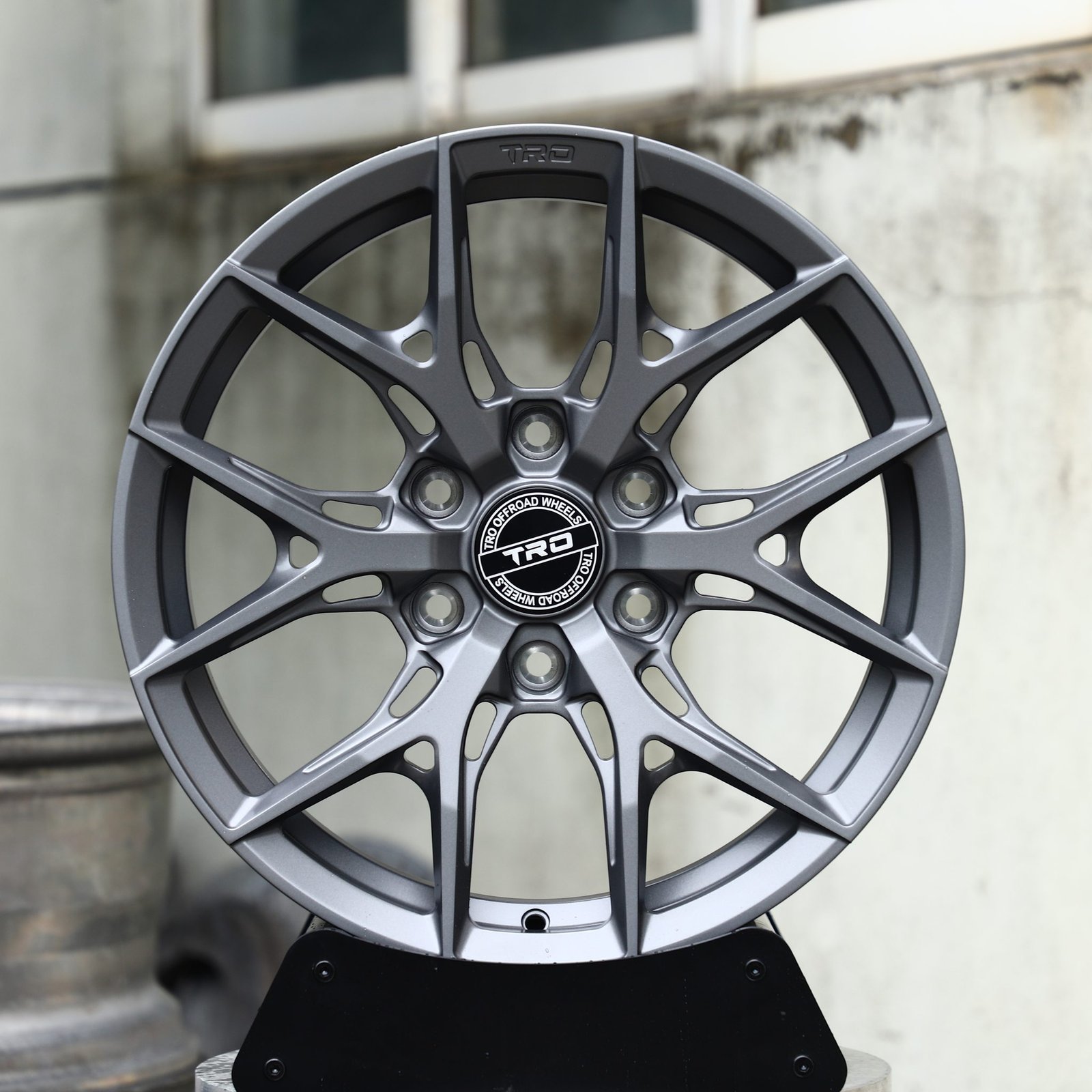 Ford F-150 wheels – Matte Gunmetal 6 Split-Spoke (TRO Offroad-Style), front view