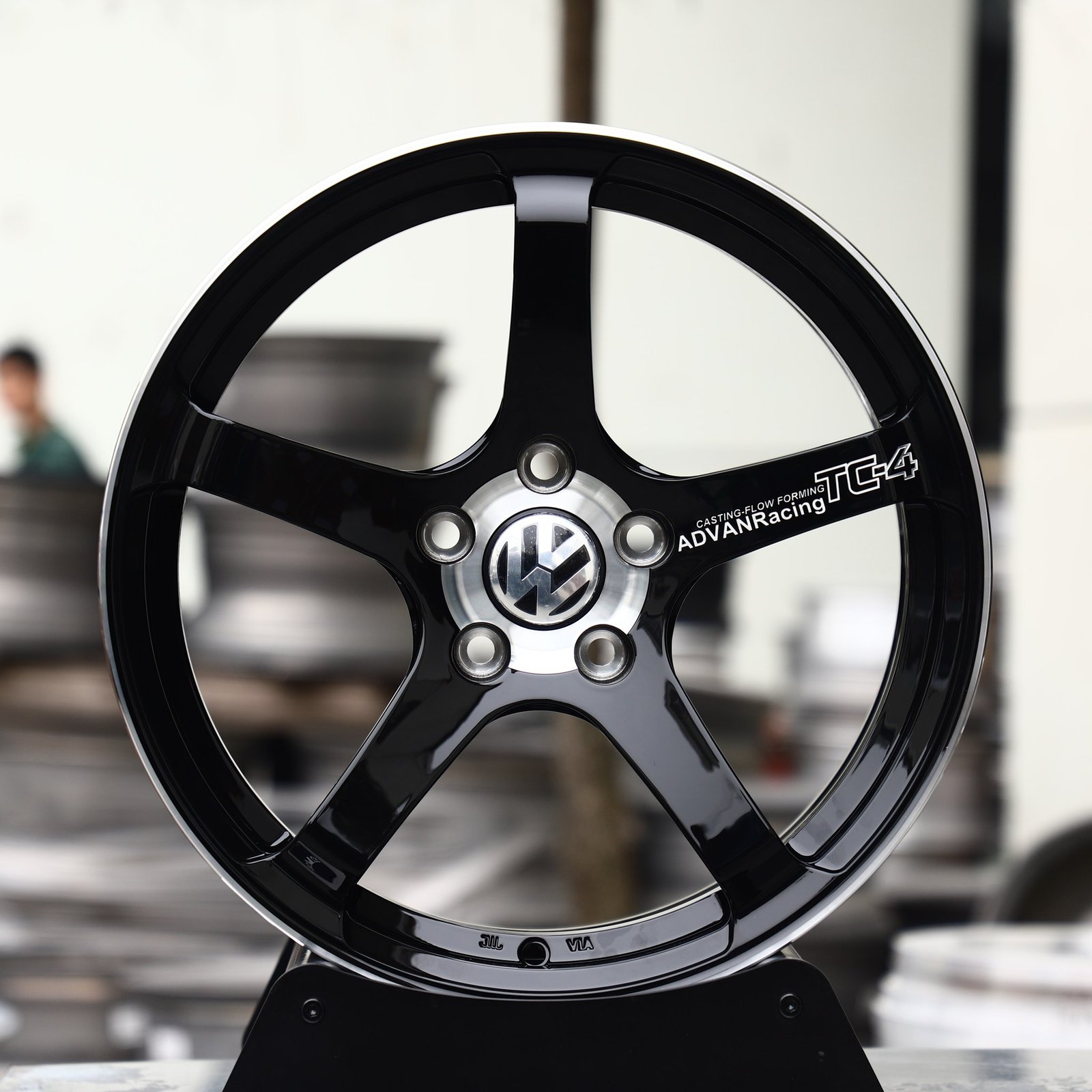 Volkswagen Golf wheels – Gloss Black 5-Spoke Machined Deep Lip (Volkswagen OEM-Style), front view