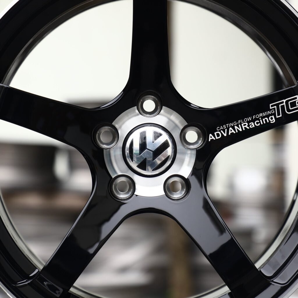 Volkswagen Golf wheels – Gloss Black 5-Spoke Machined Deep Lip (Volkswagen OEM-Style), lip and barrel detail