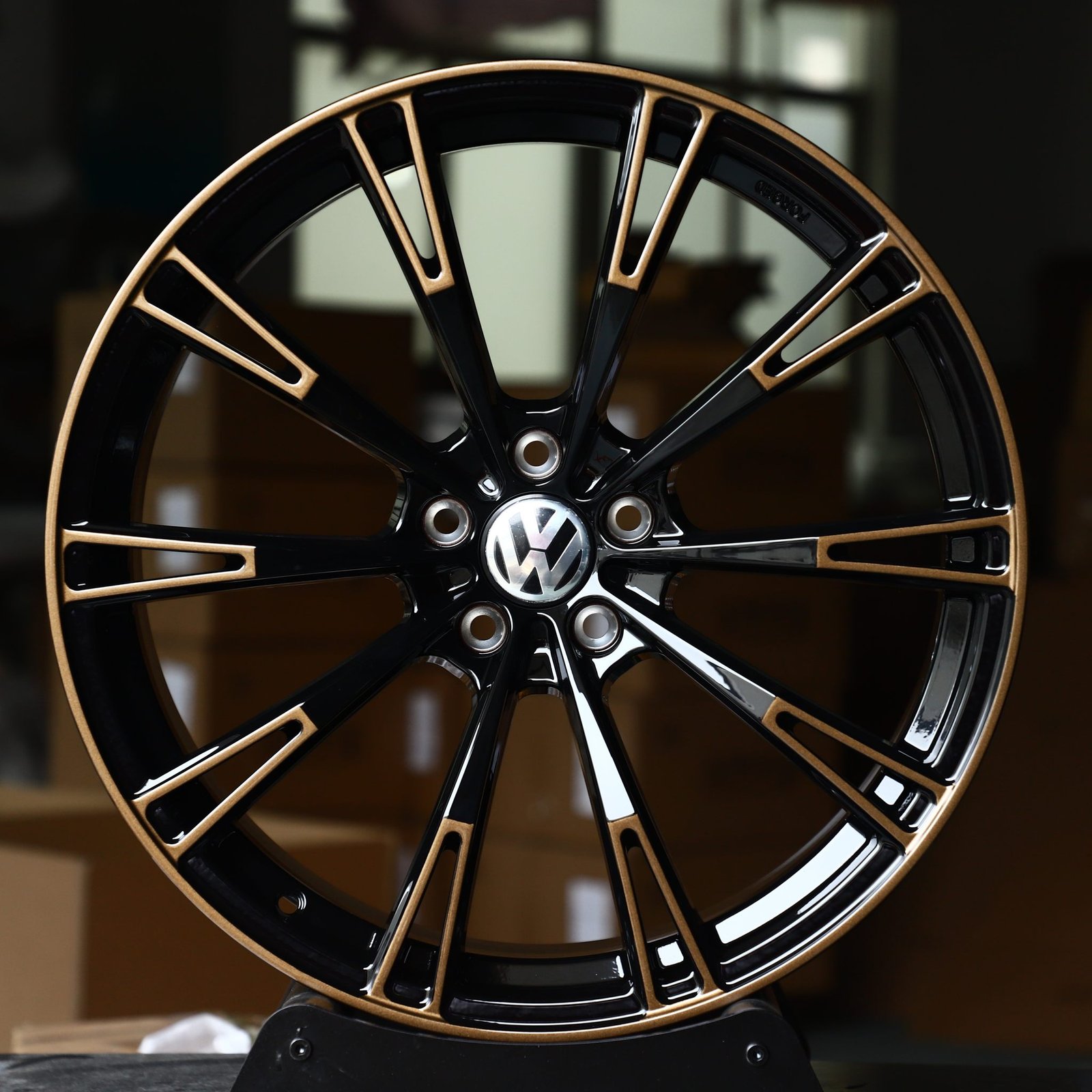 Volkswagen Golf wheels – Gloss Black Machined 10 Y-Spoke (Volkswagen OEM-Style), front view