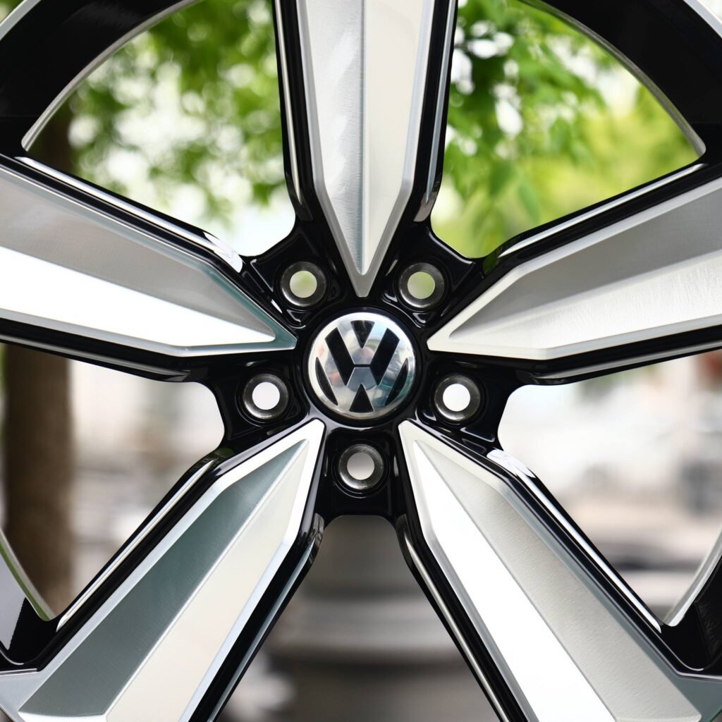 Volkswagen Golf wheels – Gloss Black Machined 5-Spoke (Volkswagen OEM-Style), lip and barrel detail