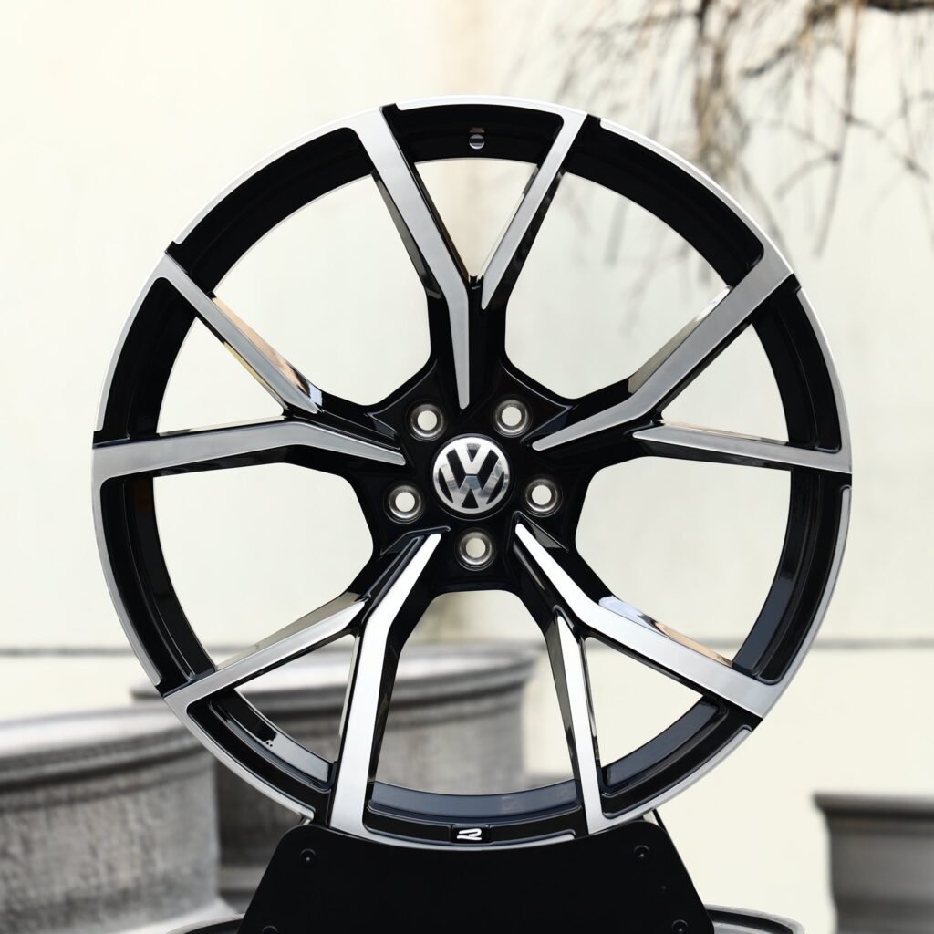 Volkswagen Golf wheels – Gloss Black Machined 5 Y-Spoke (Volkswagen OEM-Style), front view