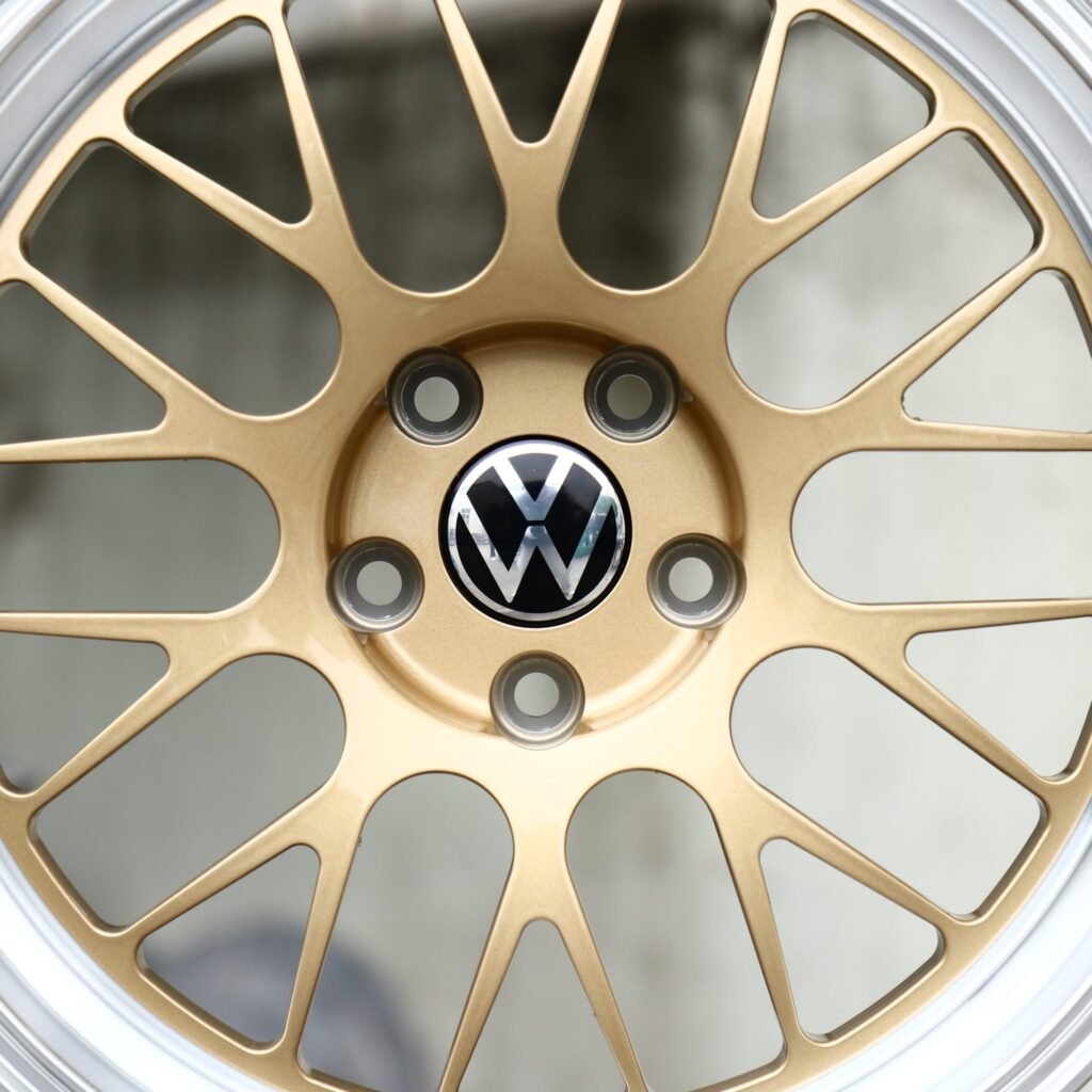Volkswagen Golf wheels – Gold Mesh Polished Lip (Volkswagen OEM-Style), lip and barrel detail