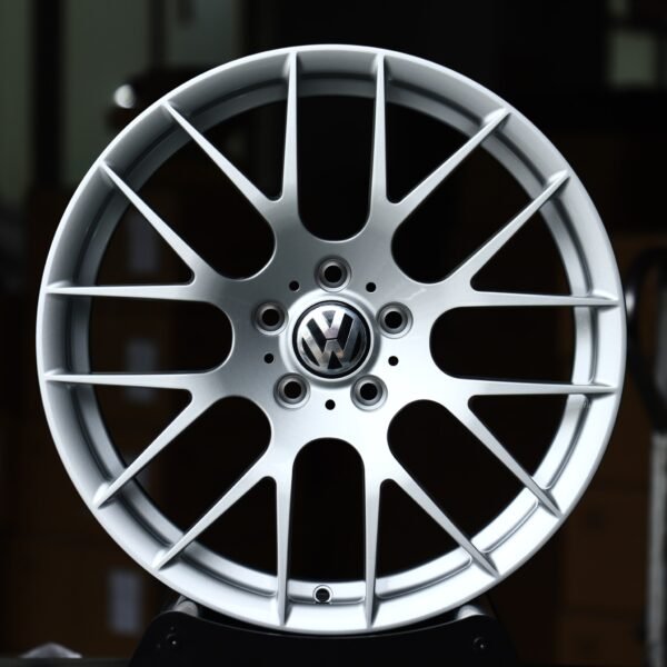 Volkswagen Golf wheels – Hyper Silver Mesh (Volkswagen OEM-Style), front view