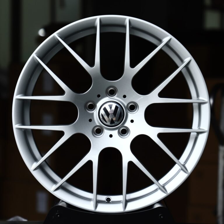 Volkswagen Golf wheels – Hyper Silver Mesh (Volkswagen OEM-Style), front view