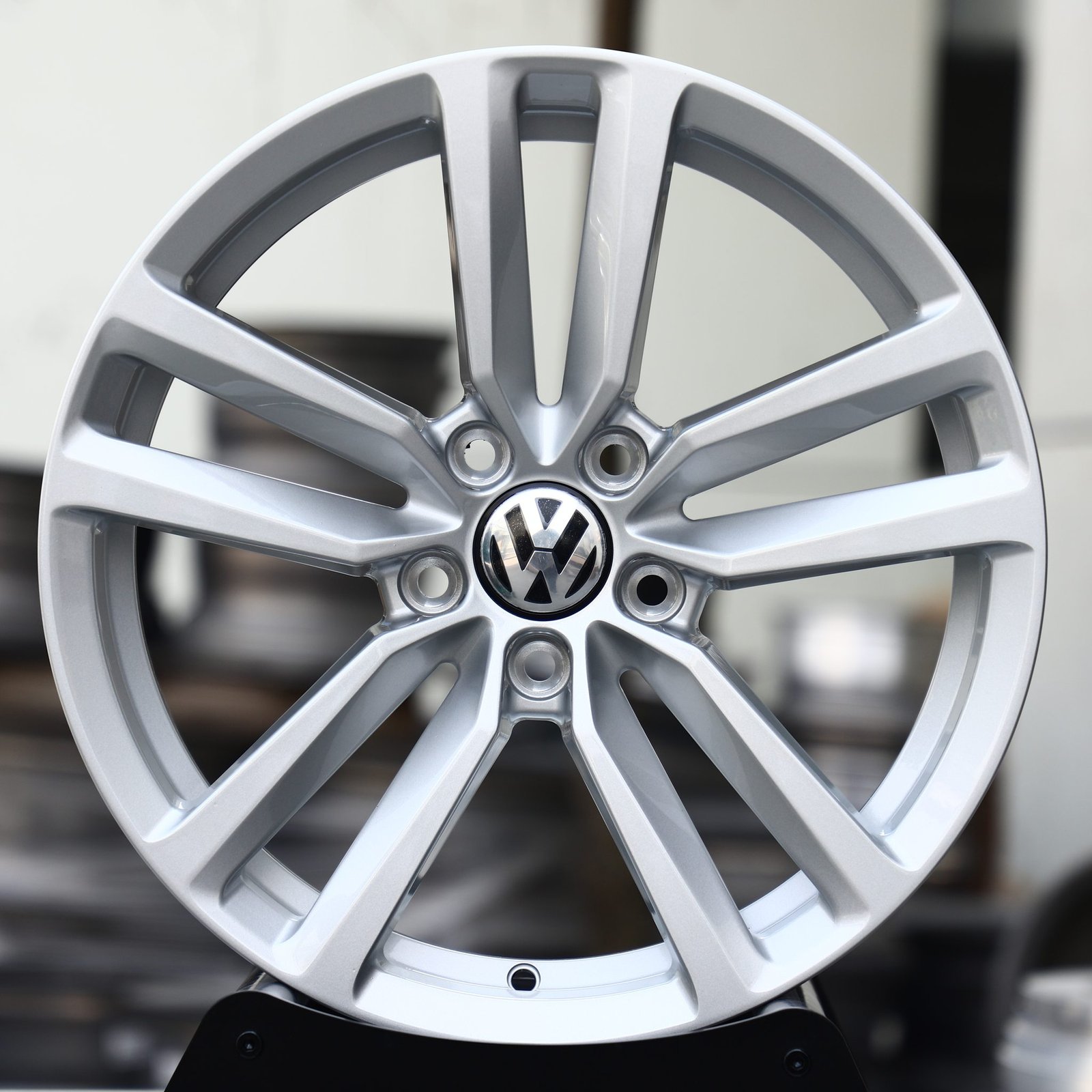 Volkswagen Golf wheels – Brushed Silver 5 Twin-Spoke (Volkswagen OEM-Style), front view
