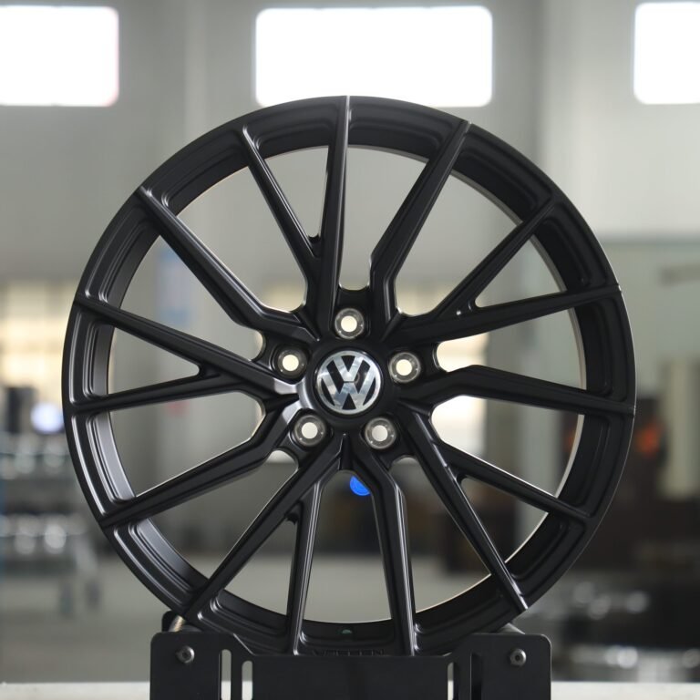 Кованые диски на Volkswagen Passat — Кованый диск, в стиле HRE, глянцевый чёрный