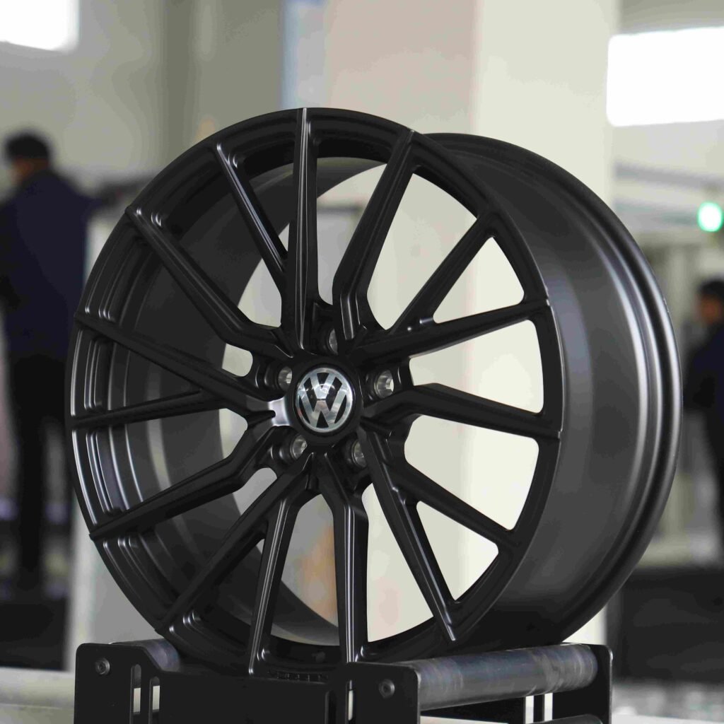 5x112 wheels – Gloss Black 5 W-Spoke (HRE P200-Style), side view