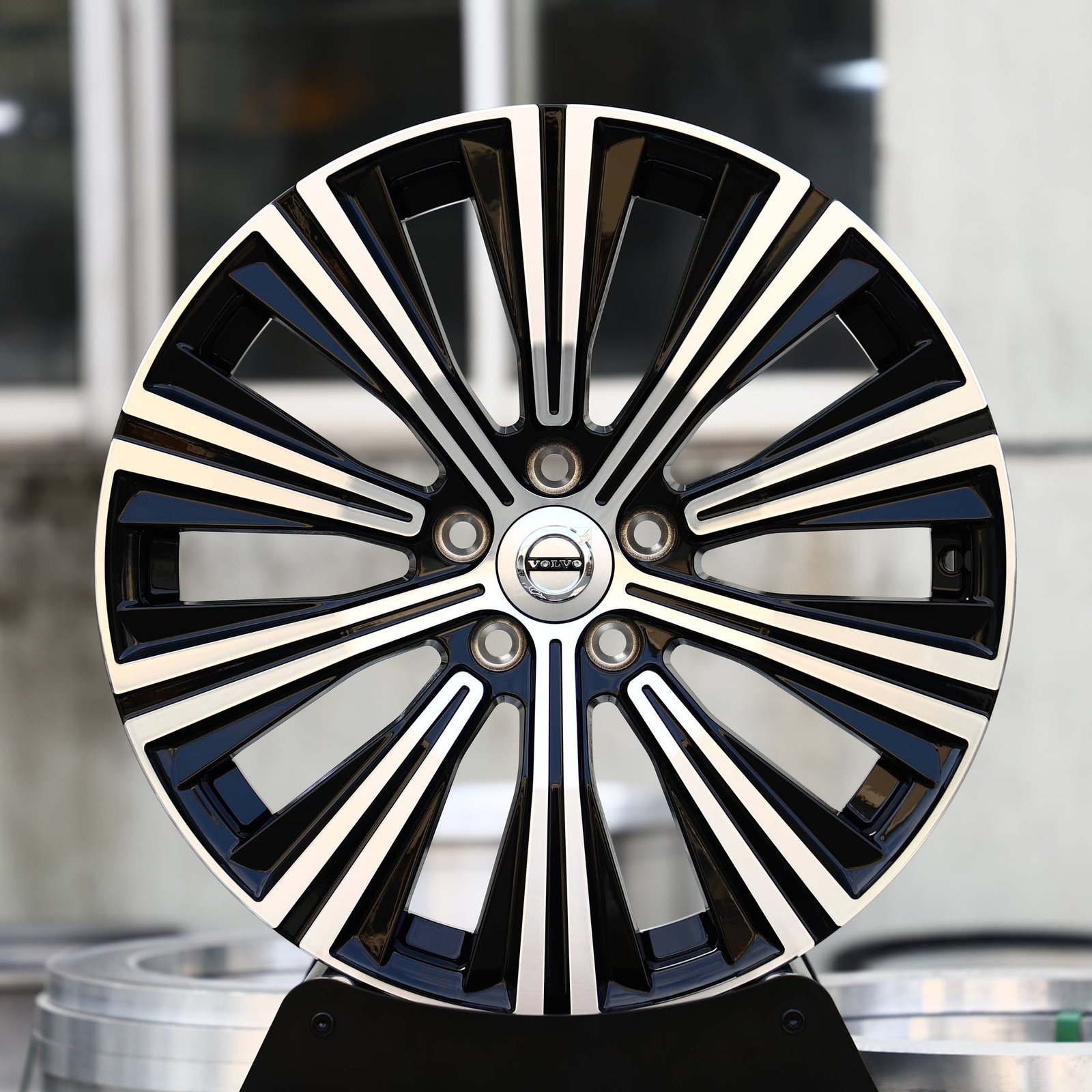 Volvo S60 wheels – Gloss Black / Machined Multi-Spoke (Volvo OEM-Style), front view