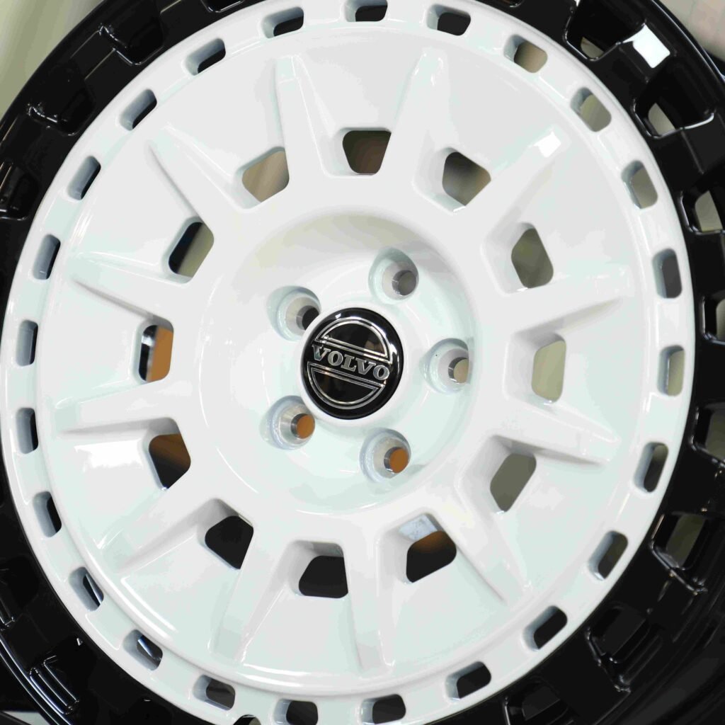 Jaguar F-Type wheels – Gloss White / Gloss Black Multi-Spoke Riveted, lip and barrel detail