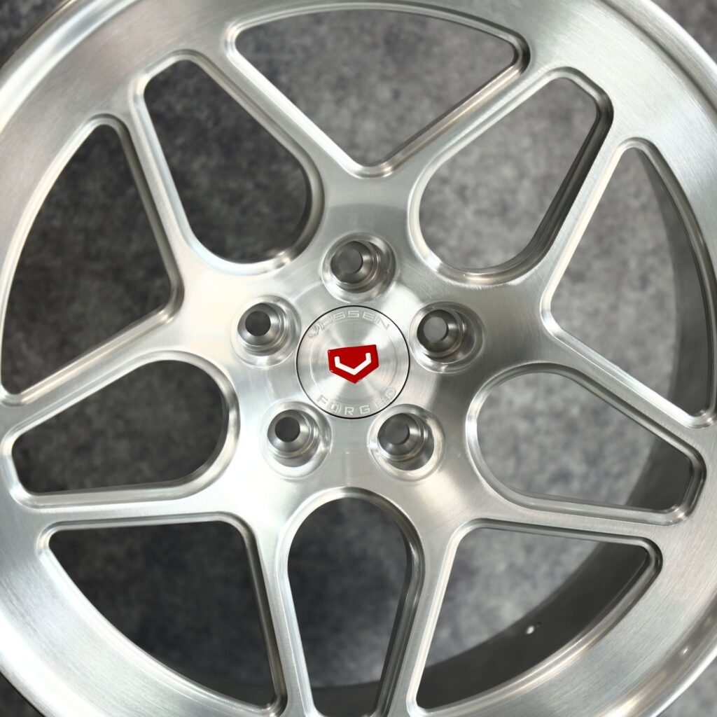 Tesla Model 3 wheels – Vossen Bright Silver Wide Lip, lip and barrel detail