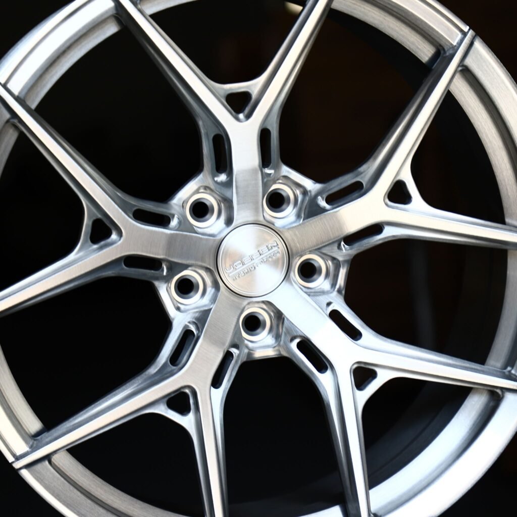 Ford Mustang S550 wheels – Brushed Silver 5 Y-Spoke Side-Milled (Vossen HF-5-Style), lip and barrel detail