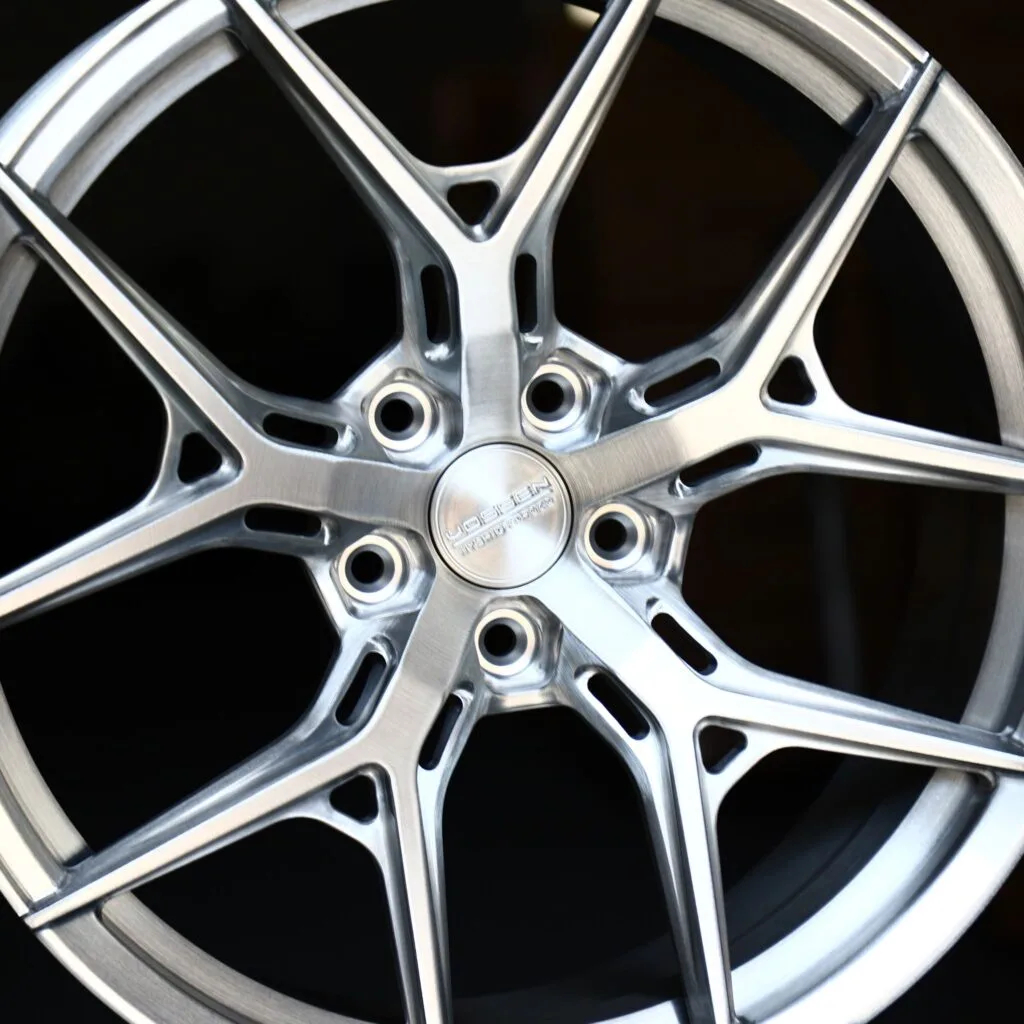 Ford Mustang S550 wheels – Brushed Silver 5 Y-Spoke Side-Milled (Vossen HF-5-Style), lip and barrel detail