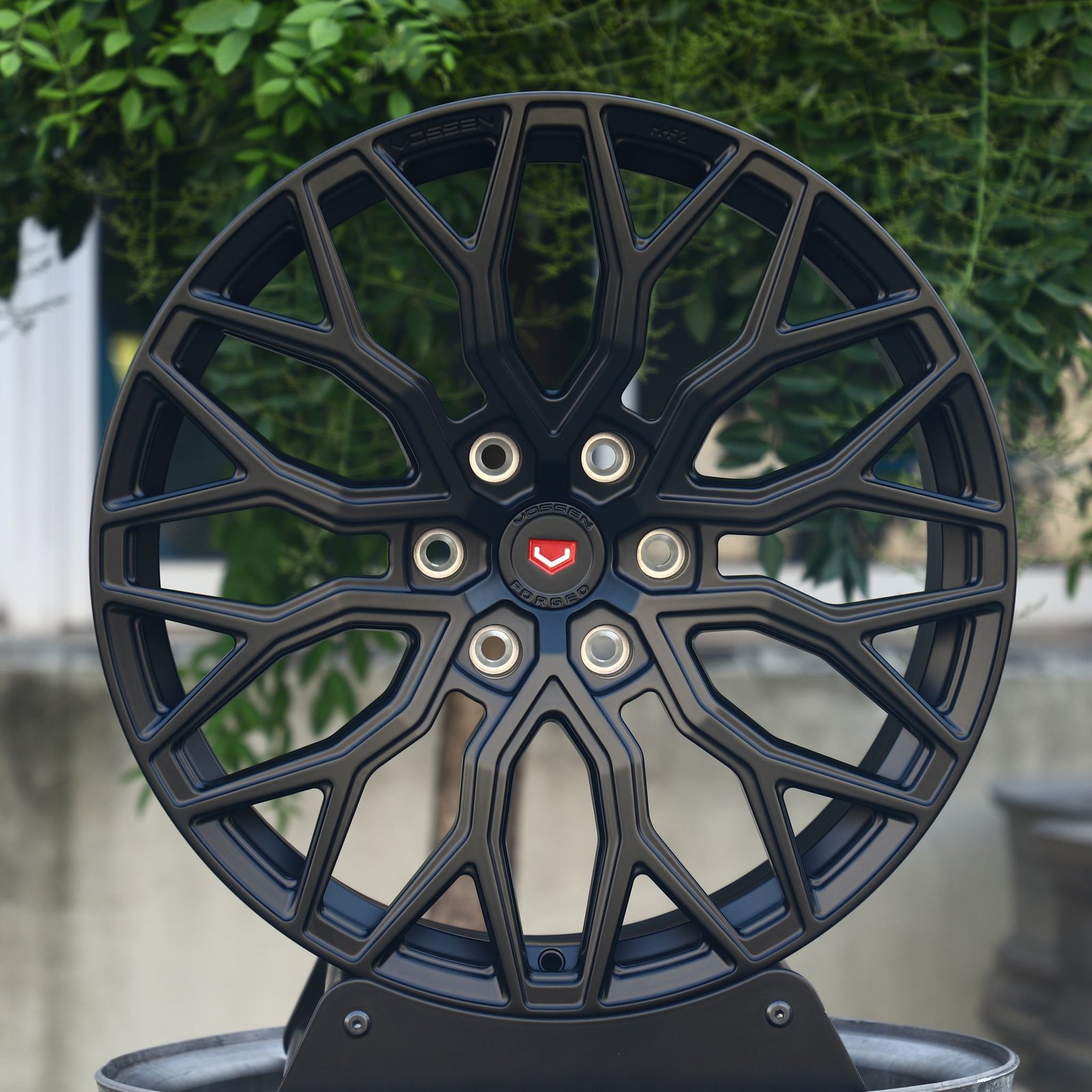 Ford F-150 wheels – Gloss Black 12 Y-Spoke (Vossen HF-2-Style), front view