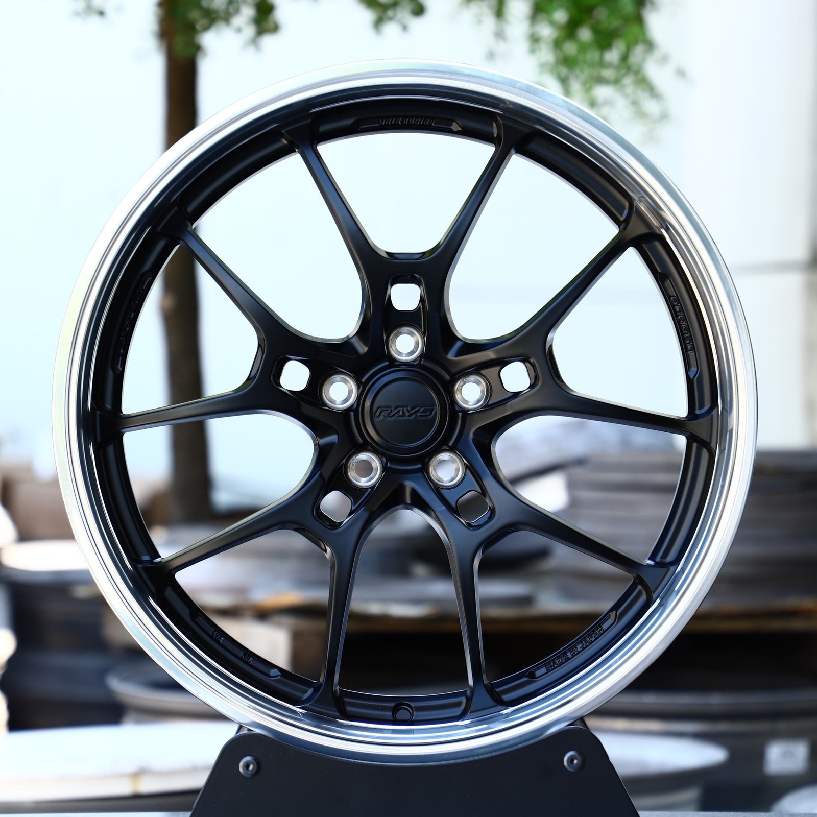 Tesla Model 3 wheels – Gloss Black 5 Y-Spoke Deep Lip (Rays-Style), front view