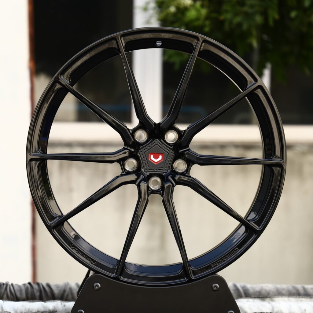 Tesla Model Y wheels – Vossen Gloss Black 5 Y-Spoke, front view