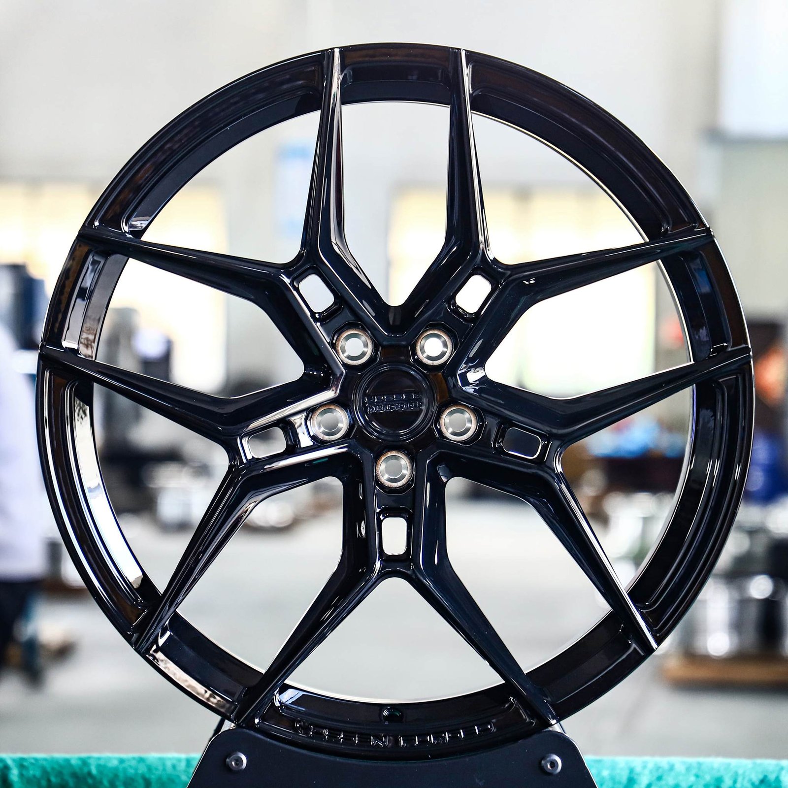 Tesla Model 3 wheels – Gloss Black 5 Y-Spoke (Vossen HF-5-Style), front view