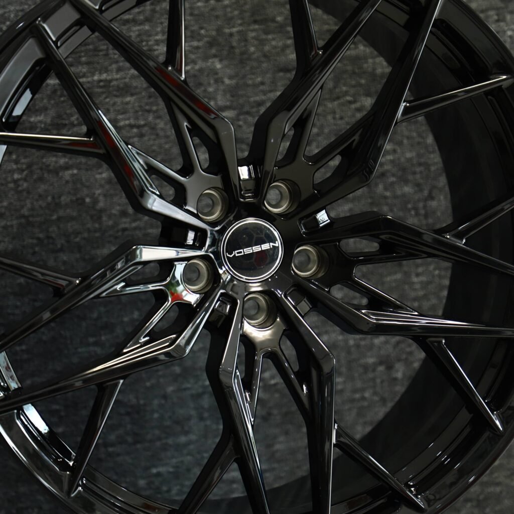 Ford Mustang S550 wheels – Gloss Black Cross-Spoke Petal (Vossen HF-5-Style), lip and barrel detail