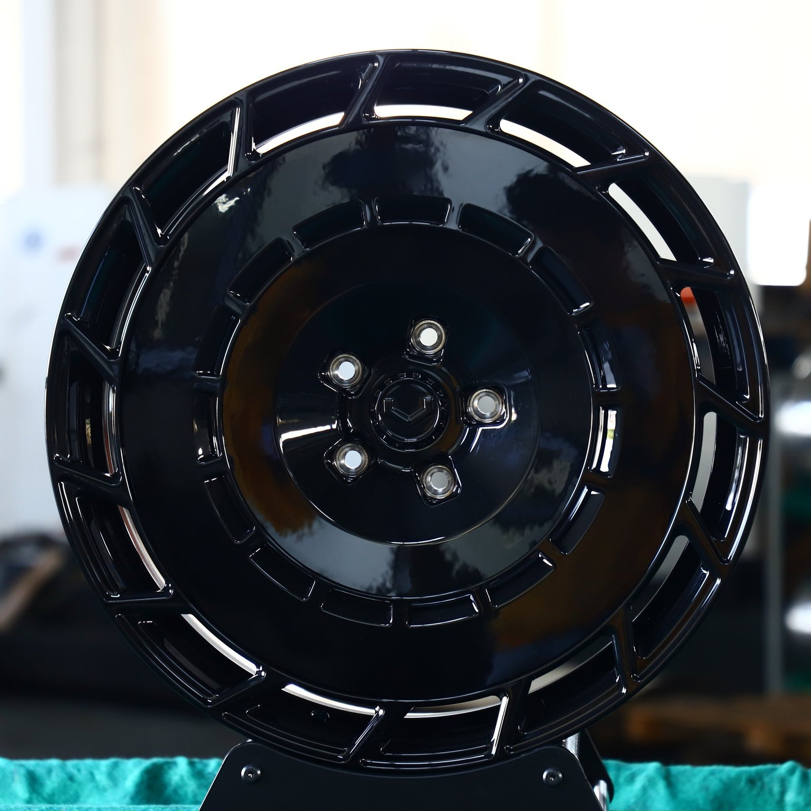 Tesla Model Y wheels – Gloss Black Full-Face Bi-Directional Milled (Vossen HF-9-Style), front view