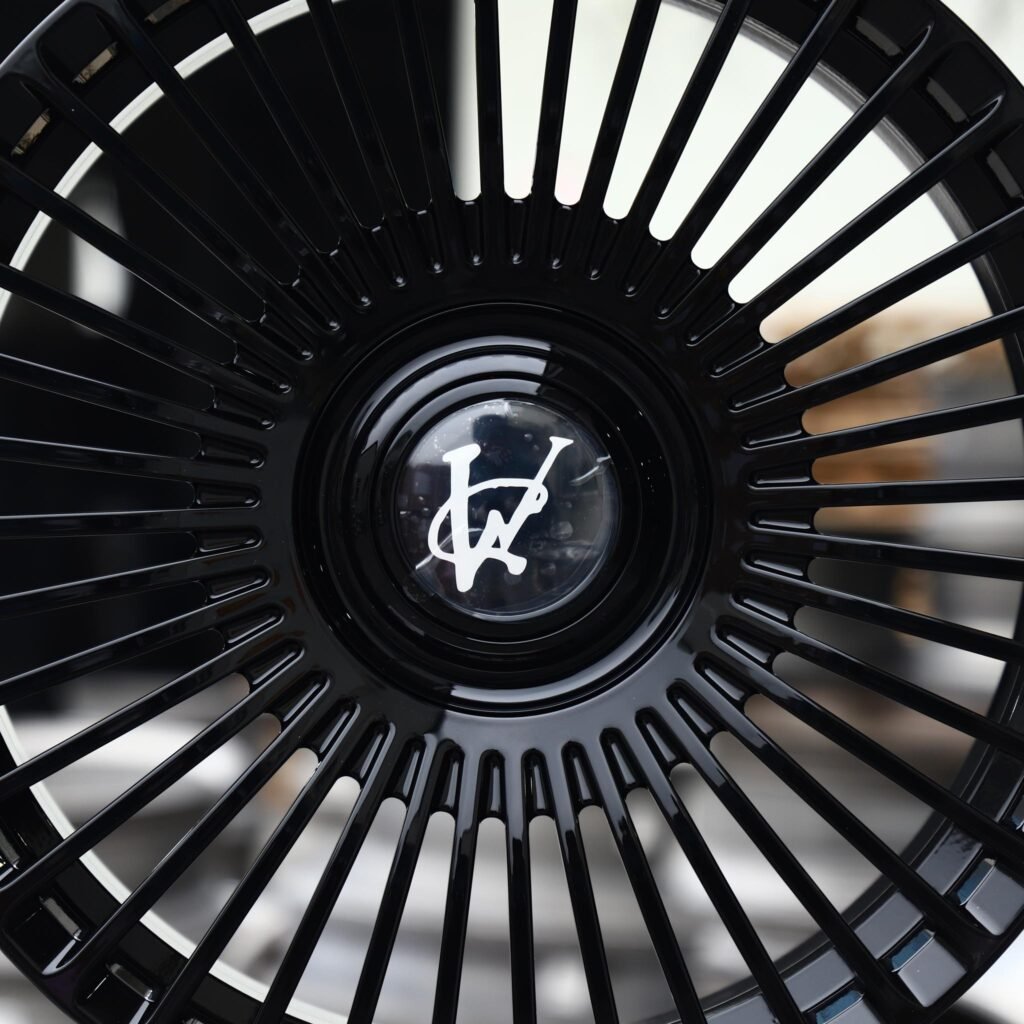 Audi Q7 wheels – Gloss Black Turbine Multi-Spoke (Vossen HF-8-Style), lip and barrel detail