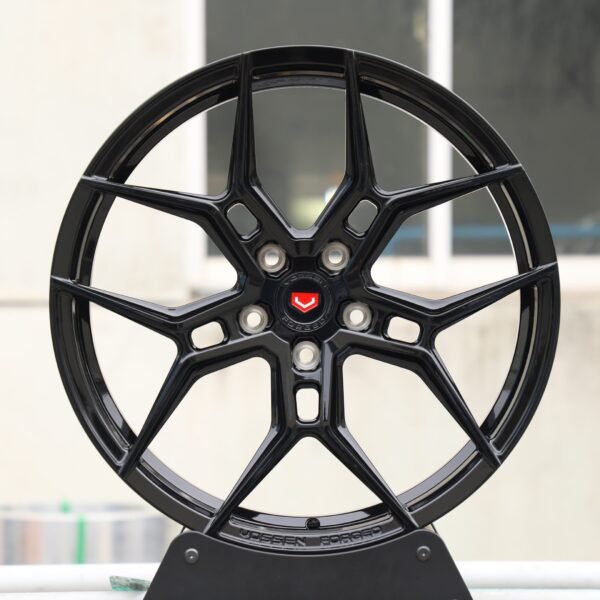 Tesla Model 3 wheels – Gloss Black 5 Y-Split-Spoke (Vossen-Style), front view