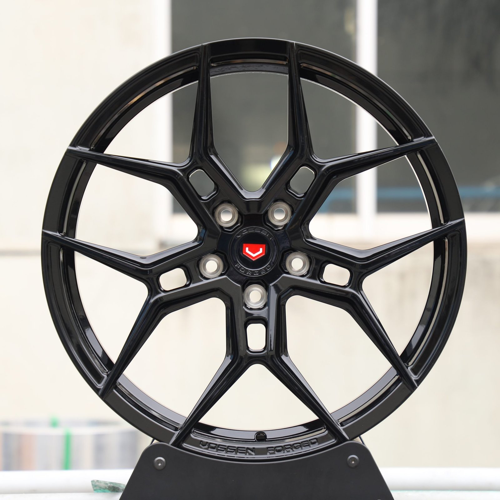 Tesla Model 3 wheels – Matte Silver 5 Y-Spoke (Vossen HF-5-Style), front view