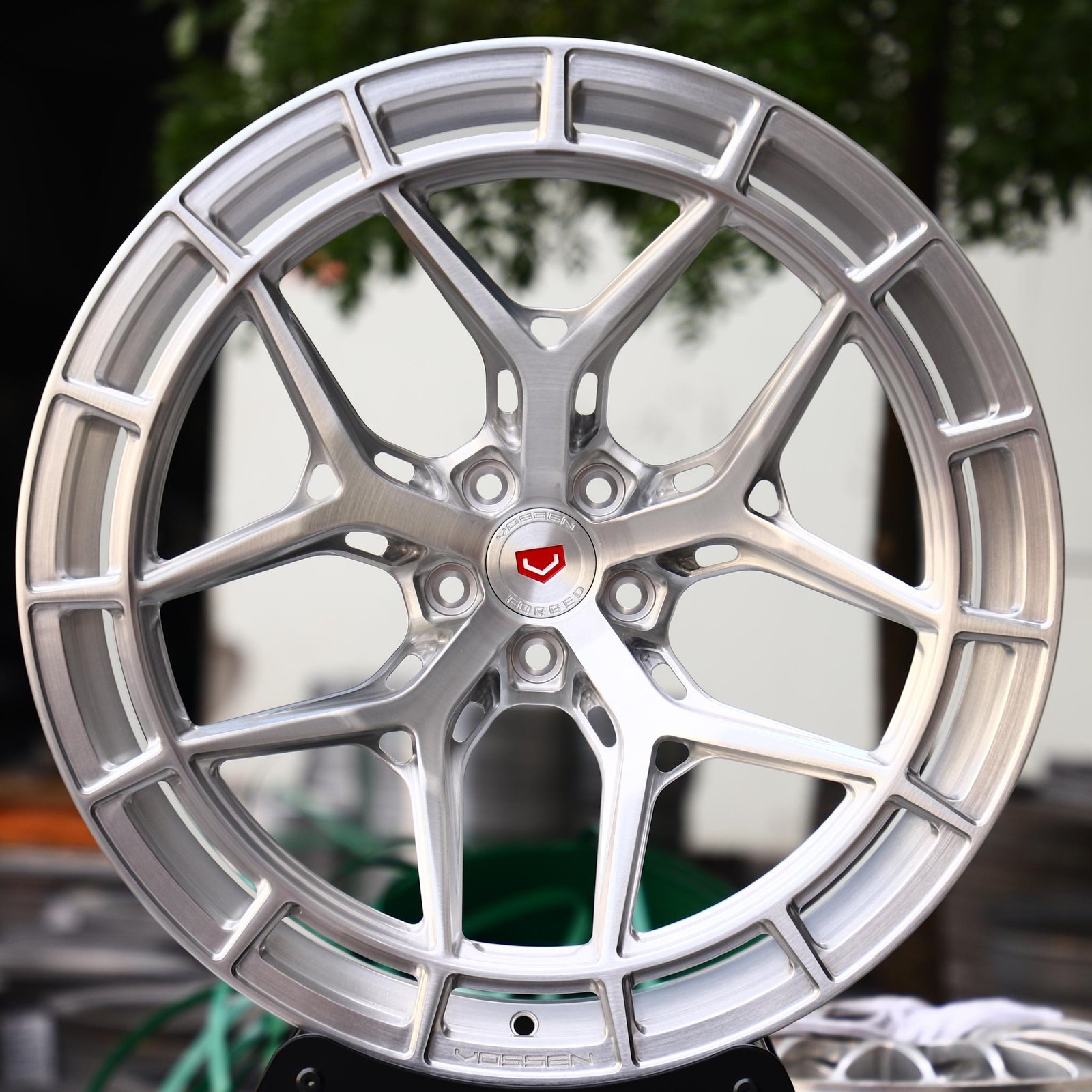 Tesla Model Y wheels – Matte Silver Double-Ring Concave (Vossen LC3-01T-Style), front view
