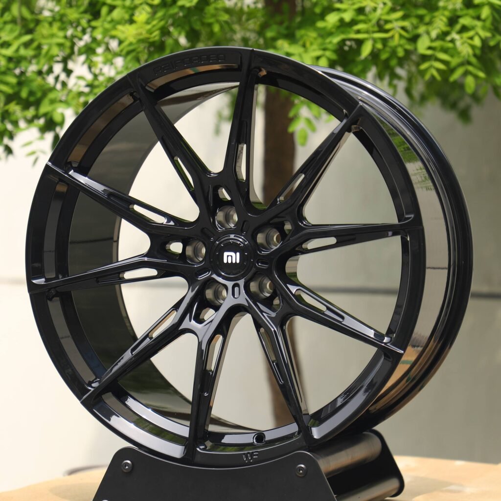 Vossen Side-Milled Silver 5 Y-Spoke Forged Wheels - Audi A6 / BMW 5 Series Fitment (5-Lug) view 2