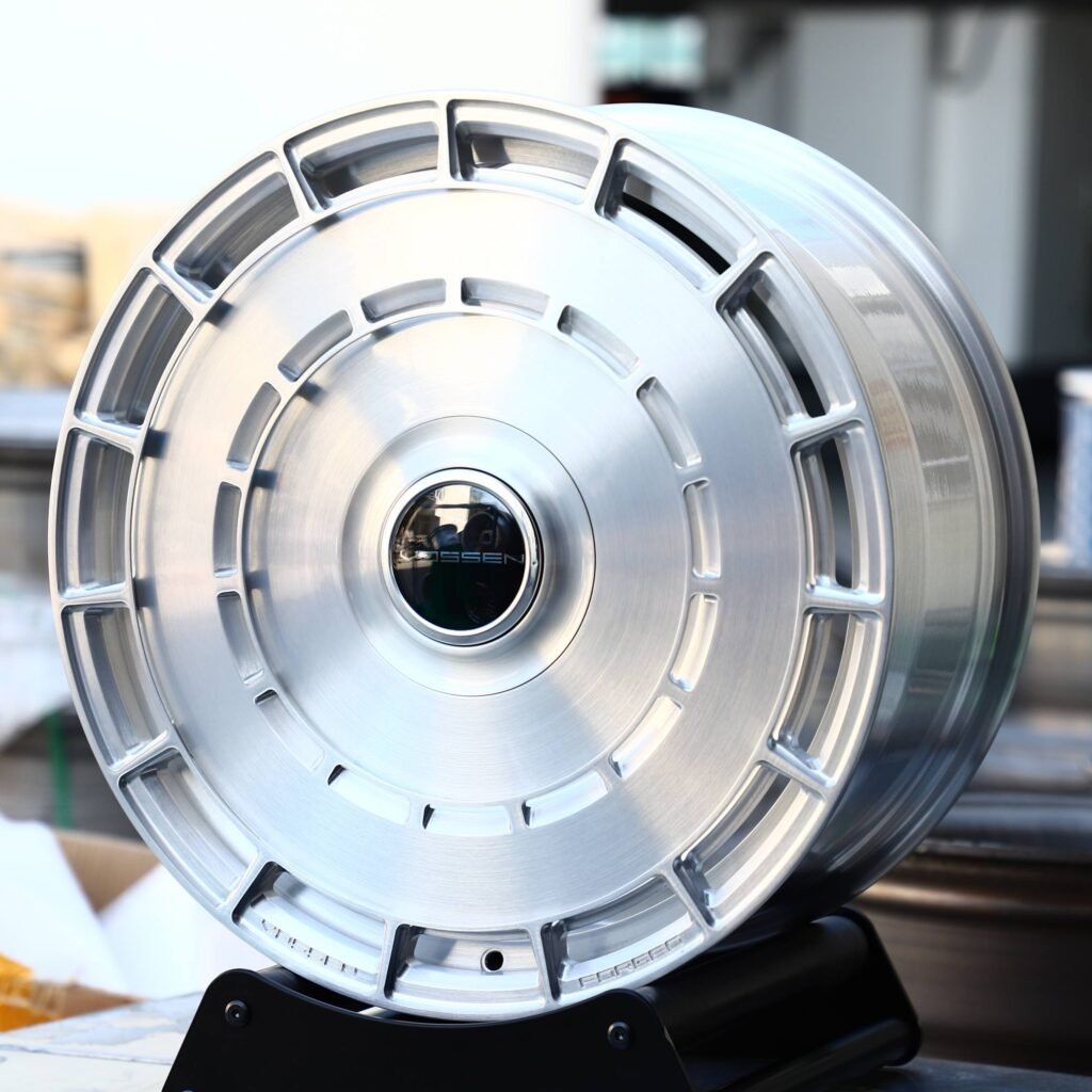 Ford Mustang wheels – Silver Full-Face (Vossen HF-9-Style), angled view