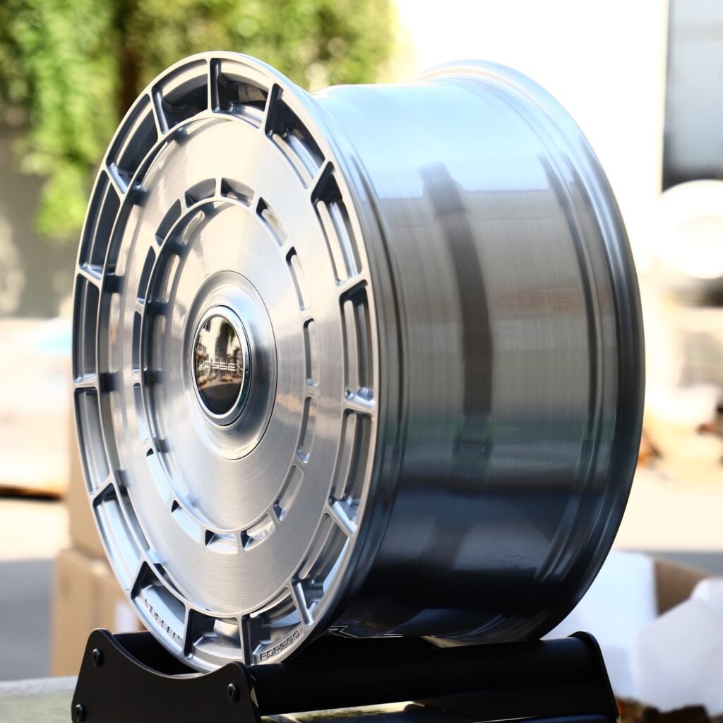 5x114.3 wheels – Silver Full-Face (Vossen HF-9-Style), side view