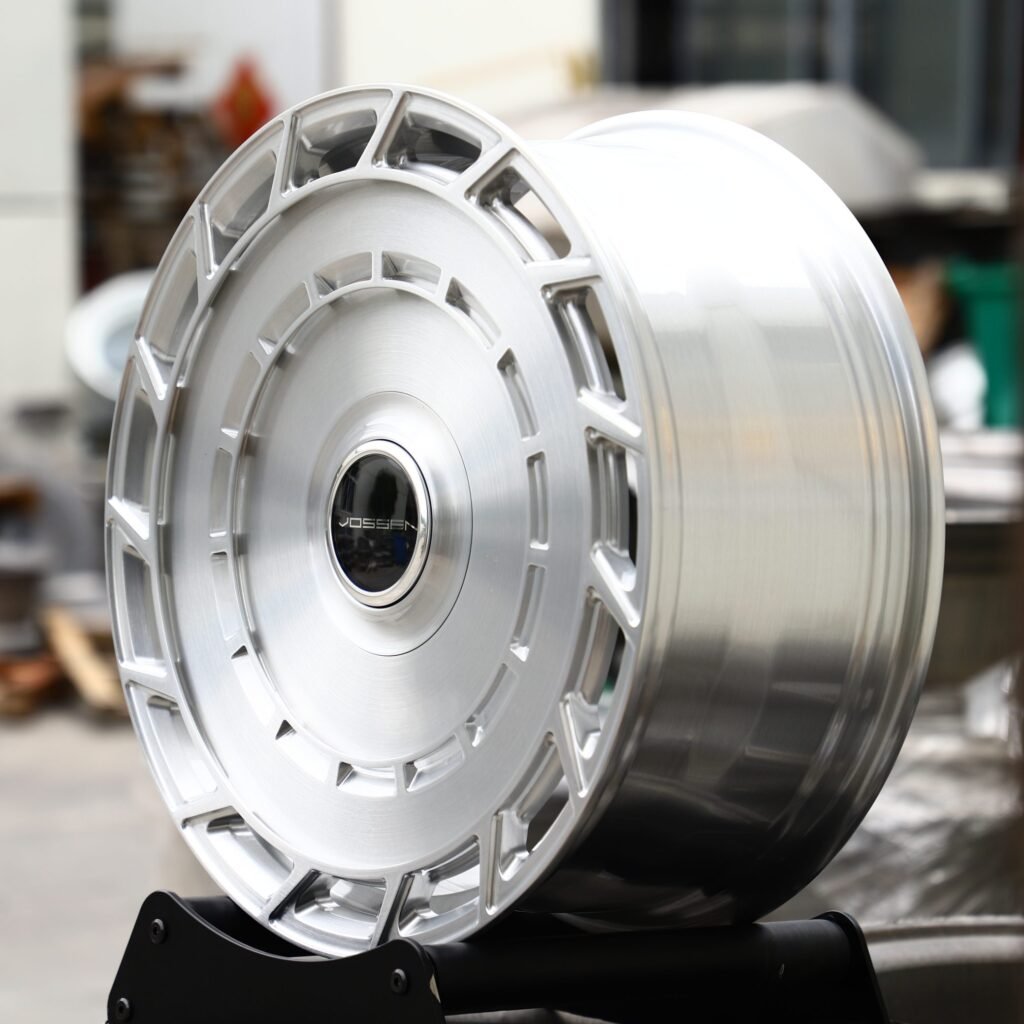5x114.3 wheels – Silver Full-Face (Vossen HF-9-Style), side view