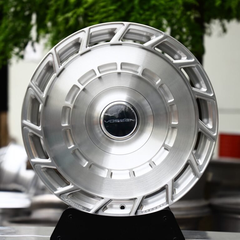 Porsche 911 wheels – Brushed Silver Slotted Full-Face (Vossen-Style), front view