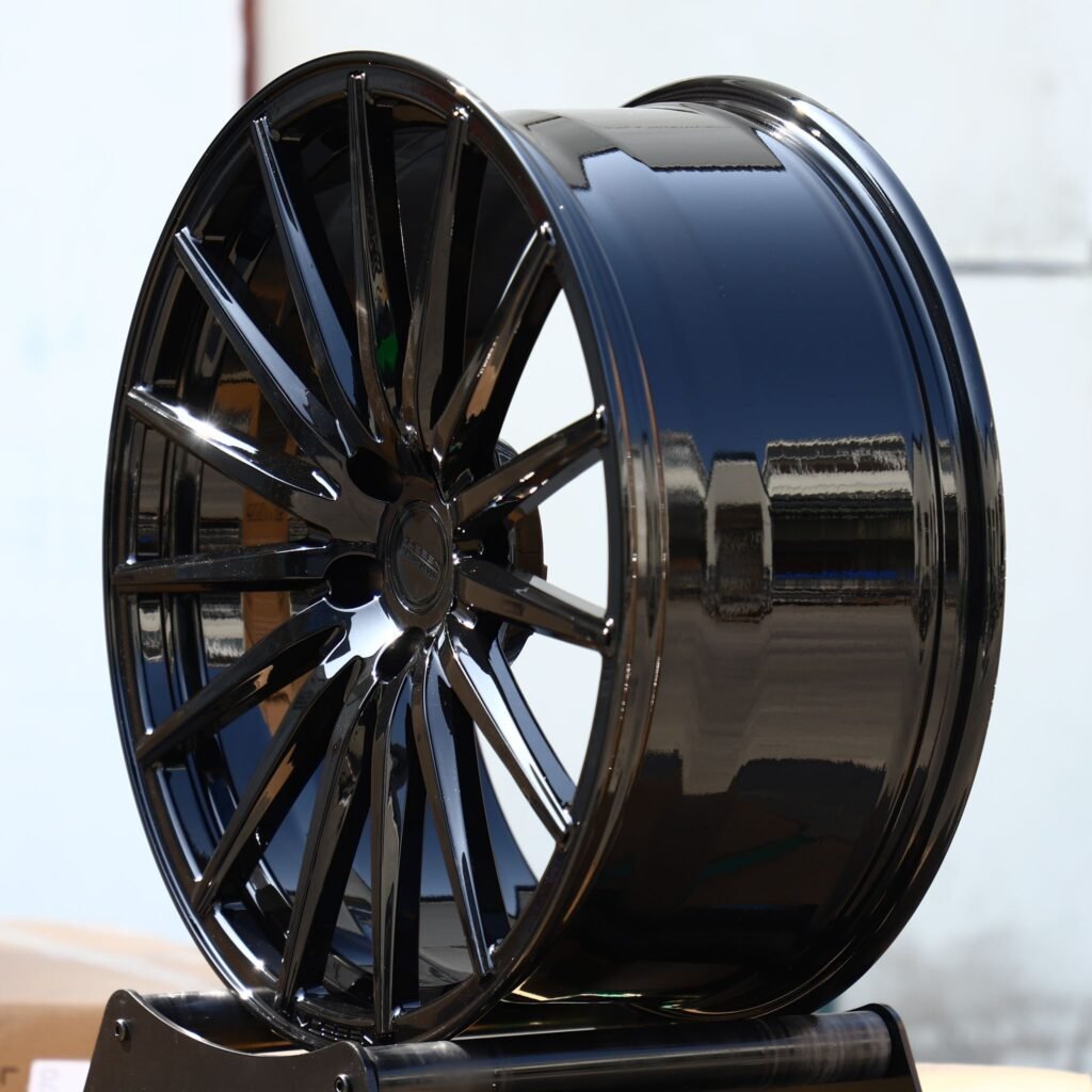 BMW M4 F82 wheels – Gloss Black 15-Spoke (Vossen-Style), lip and barrel detail