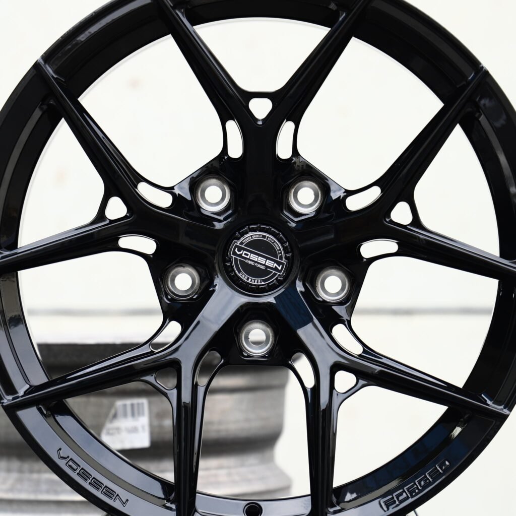 BMW M4 F82 wheels – Gloss Black 5 Y-Spoke (Vossen-Style), lip and barrel detail