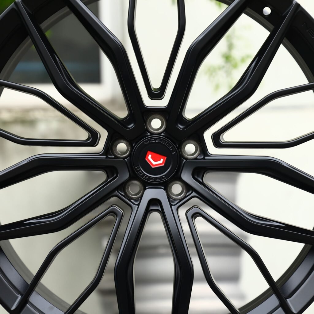 BMW M4 F82 wheels – Gloss Black Machined Mesh (Vossen-Style), lip and barrel detail