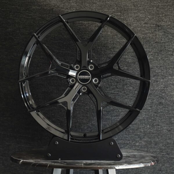 Vossen-Style Gloss Black Twisted 5 Twin-Spoke Forged Wheels – Tesla Model 3 / Tesla Model Y, front view