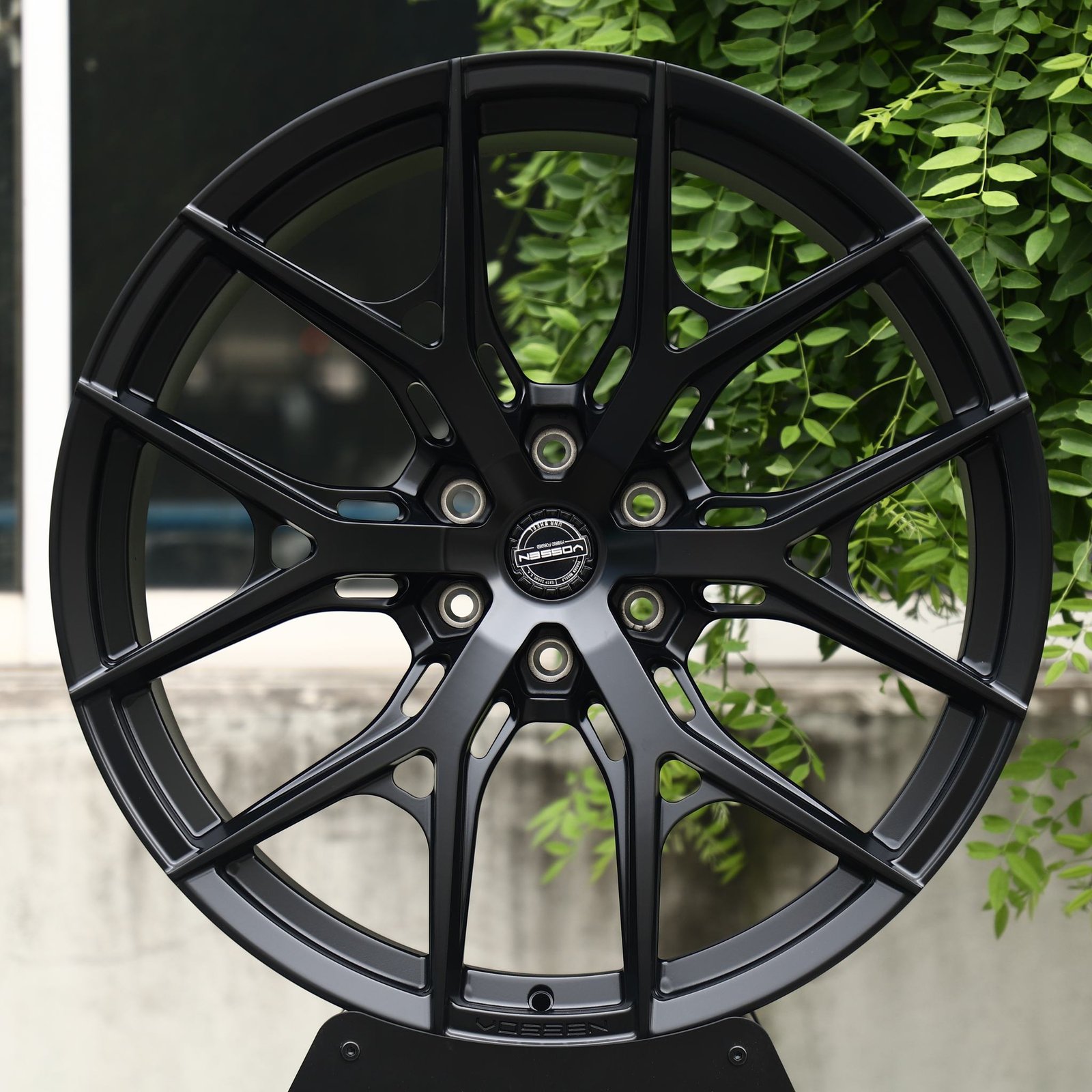 Toyota 4Runner wheels – Matte Black 10 Y-Spoke (Vossen-Style), front view
