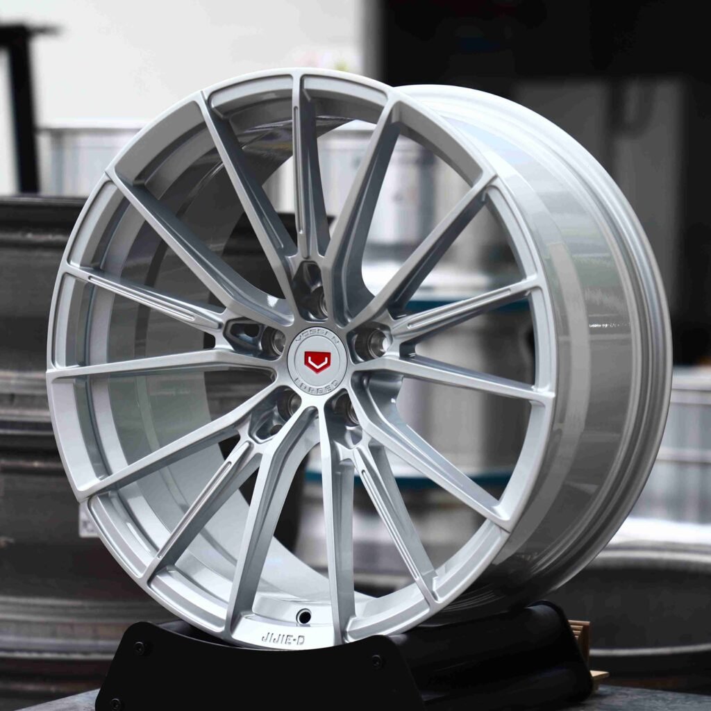 Ford Mustang wheels – Bright Silver 5 W-Spoke (Vossen VFS-2-Style), angled view